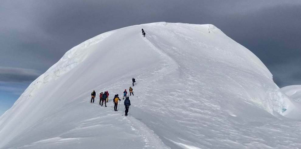 MERA-PEAK-CLIMBING-AND-AMPHU-LABCHA-PASS[1]