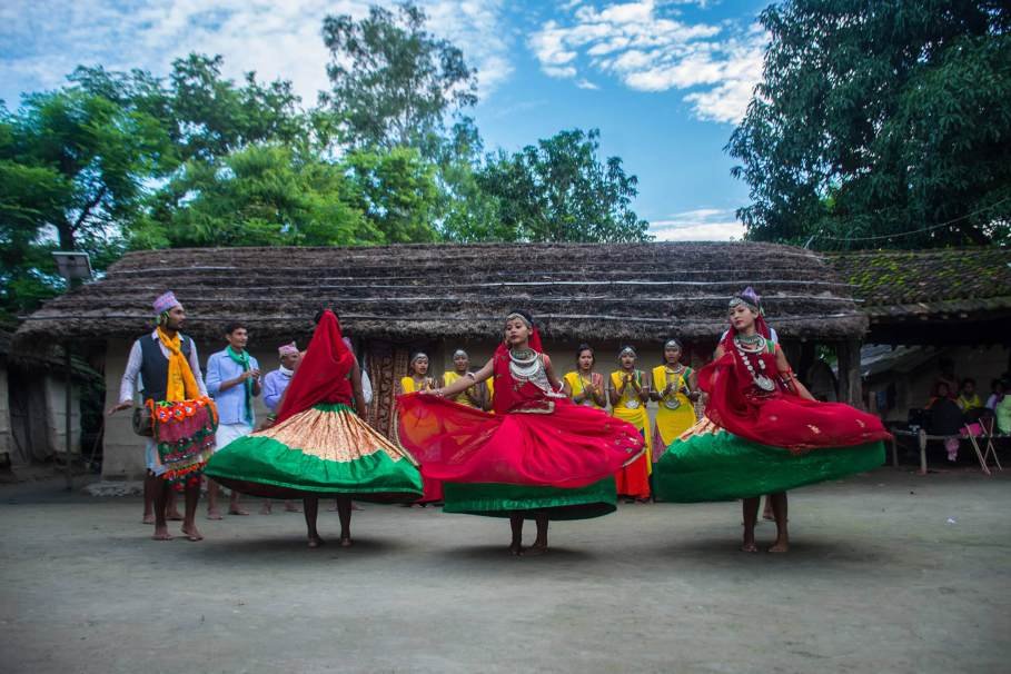 tharu-cultural-dance[1]